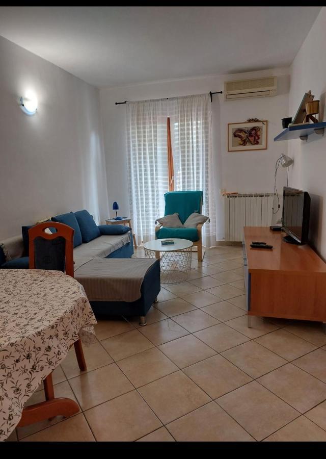 Apartments Graciela Pula Bagian luar foto